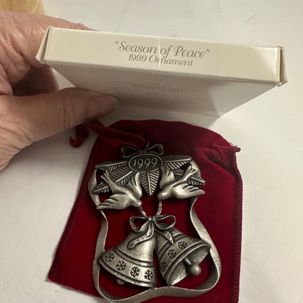 Pewter Christmas Tree Ornament 1999 Vintage AVON SEASON OF PEACE Doves Bells - Picture 5 of 5
